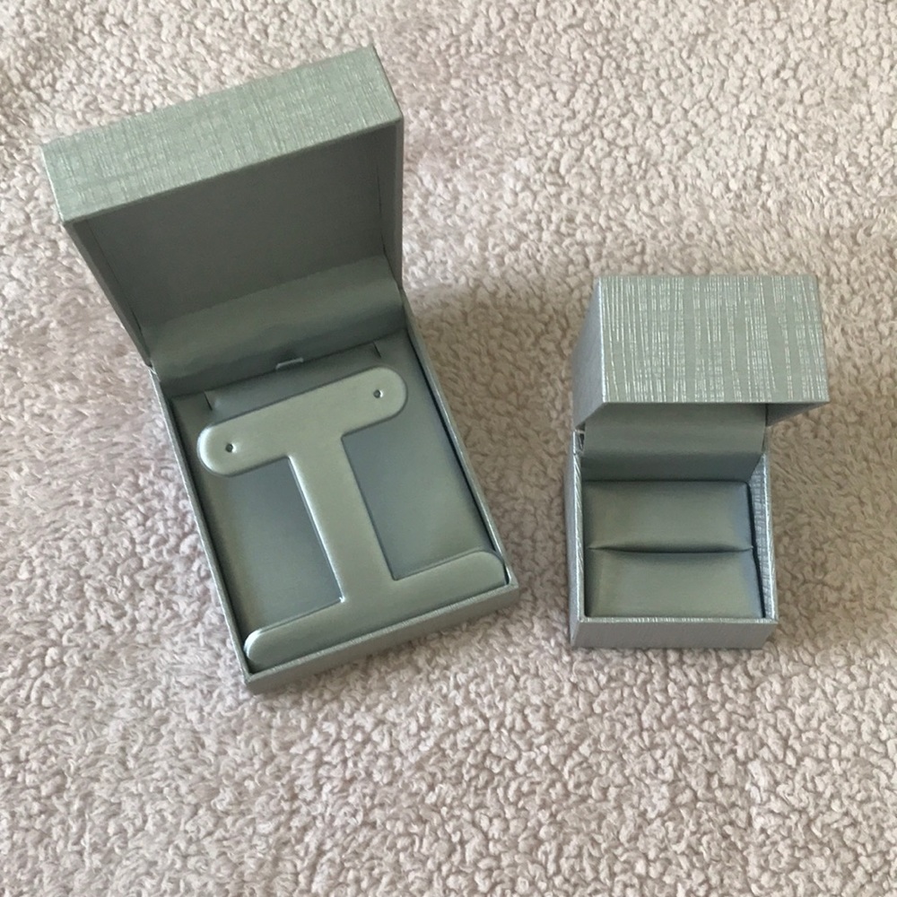 Zales 2 empty boxes